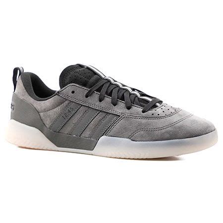 klacht adidas